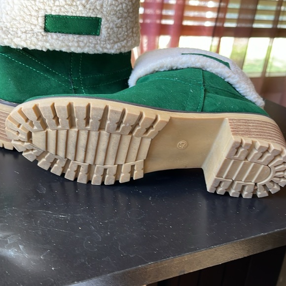 Boots - Picture 2 of 4